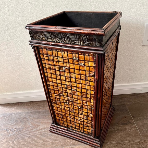 Natural Decorative planter 19 inches high - Picture 1 of 12